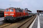 DB 218 379-6 und 363-0 warteten am 25.07.2015 im Bahnhof Nieb�ll auf die Kurswagen aus Dageb�ll die wenig sp�ter zugestellt wurden.