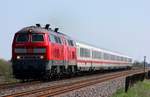 218 345-7 und 218 473-7 mit dem leicht versp�teten IC 2072 nach Westerland.