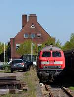 Die seit Wochen versteckt abgestellte 218 340-8 konnte im Gbf Nieb�ll fotografiert werden, ihre Fristen sind abgelaufen (REV/HB X/29.04.10, Verl/ANB/28.03.18).