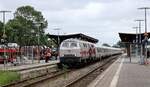 Die neuen  Stars  der Marschbahn...DB 218 341-6 und 218 838-1 mit IC 2074 nach Westerland, Einfahrt Nieb�ll Bahnhof.