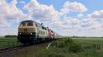 DB 218 315 + 218 307 mit dem verspäteten IC 2214 auf dem Weg nach Westerland.