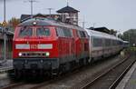DB 218 385-3 REV/BCS X/02.09.25 + 218 322-6 REV/HB X/05.06.18, Verl/LHG 9/29.05.25, Verl/ANB/05.05.26 mit IC 2311/2313 Einfahrt Niebüll.