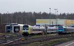 Ordentlich was los im NOB Bw in Husum...neben der NAH.SH/Paribus/NOB 245 206 ganz links versteckt sich in der Halle die alte ex Connex Garnitur, nicht sichbar die BRLL 223 001, in der Mitte die BRLL