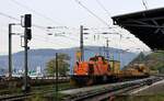 NRAIL/Bocholter Eisenbahn 275 105-5 dieselt mit nem, Bauzug durch R�desheim.