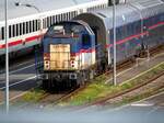 Rangier-Diesellok von Alstom Typ 202 mit ÖBB Night-Railjet Wagen in Berlin Warschauer Straße am 23.10.2019.