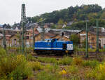 Die V 100-SP-008 / 203 128-4 (92 80 1203 128-4 D-SLG) der SLG Spitzke Logistik GmbH, ex DR 110 529-5, ex DR 112 529-3, ex DR 202 529-4, ex DB 202 529-4, rangiert am 30 September 2025 im Rbf Betzdorf/Sieg.

Die V 100.1 wurde 1973 von LEW (VEB Lokomotivbau Elektrotechnische Werke „Hans Beimler“ Hennigsdorf) unter der Fabriknummer 13568 gebaut und an die DR als 110 529-5 ausgeliefert. Der Umbau in DR 112 529-3 erfolgte 1985, eine Umzeichnung in 202 529-4 erfolgte 1992 und 1994 ging sie dann mit in die DB über. Die z-Stellung und Ausmusterung erfolgten 1997/1998. Dann ging sie zur SFZ - Schienenfahrzeugzentrum Stendal, ab 01.11.2002 ALS - ALSTOM Lokomotiven Service GmbH, dort wurde sie auch 
gemäß Umbaukonzept BR 203.1 umgebaut. Seit dem 20.07.2007 fährt sie nun für die SLG - Spitzke Logistik GmbH in Großbeeren als V 100-SP-008 (80 1203 128-4 D-SLG).

TECHNISCHE DATEN:
Spurweite: 1.435 mm (Normalspur)
Achsanordnung: B'B' 
Länge über Puffer: 14.240 mm
Radsatzabstand im Drehgestell: 2.300 mm
Drehzapfenabstand: 7.000 mm
Kleinster befahrbarer Gleisbogenradius: 100 m
Dienstgewicht: 68 t
Leistungsübertragung: dieselhydraulisch
Höchstgeschwindigkeit: 100 km/h
Kleinste Dauerfahrgeschwindigkeit: 11,1 km/h

Motortyp: Caterpillar 3512 B DI-TA
Motorbauart: 12-Zylinder-Dieselmotor mit Direkteinspritzung, Abgasturbolader und Ladeluftkühlung
Motorleitung: 1.305 kW (1.775 PS) bei 1.600 U/min
Hubraum: 51,8 l (Bohrung-Ø 170 x Hub 190 mm)
Motorgewicht: 6.537 kg
Getriebe: Voith Strömungsgetriebe GSR 30/5,7
Betriebsstoffvorräte: 2.500 l (Dieselkraftstoff)
Bremse: Klotzbremse, KE-GP m. Z