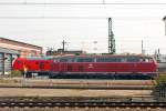   Die 218 387-9 (92 80 1218 387-9 D-DB) ist am 24.03.2015 in Frankfurt am Main bei BW abgestellt, dahinter steht eine moderne Nachfolgerin in Form einer BR 245 (Traxx P160 DE ME).