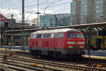  Die DB 218 272-3 (92 80 1218 272-3 D-DB) f�hrt am 19.03.2019 durch den Hbf Hamburg.