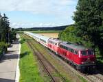 218 155-0 und eine weitere 218 mit IC 2013 Allgäu in Vöhringen am 02.08.2021.