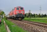 218 415-8 und 218 mit IC 2013 Allgäu in Bellenberg am 05.05.2023.