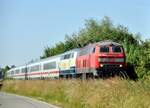 218 429-9 und 218 448-3 mit IC Allgäu 2013 auf der Rückfahrt nach Oberstdorf über Kempten bei der Durchfahrt in Bellenberg am 13.06.2023.