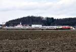 218 424-0und 218 446-3  Meike  mit IC 2013 Allgäu in Bellenberg am 20.02.2024.