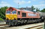 DE 672 HGK (92 80 1266 072-8-D-HGK) in Illertissen mit einem Kesselwagen-Ganzzug am 19.07.2010.