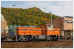 Die Lok 7 der Deutschen Edelstahlwerke(DEW), zuvor Edelstahlwerke S�dwestfalen f�hrt am 19.10.2013, mit einigen Wagen am Haken, vom DB Gleis zur�ck aufs Werksgel�nde in Siegen-Geisweid.