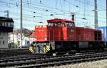 WEG V 1001 130 von MaK G 1206 in Ulm am 13.04.2002.