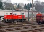 294 886-7 (V90 remotorisiert)  der DB Schencker Rail f�hrt am 10.03.2012, nach getaner Arbeit, in Kreuztal auf den Abstellplatz.