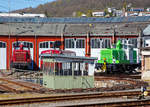 Vor den Siegener Ringlokschuppen stehen am 15.04.2020:  Links die 260 109-4 (eigentlich 98 80 3360 109-3 D-EVG) der RE Rheinische Eisenbahn GmbH, ex DB V 60 109, ex DB 260 109-4, ex DB 360 109-3.