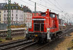Die 363 211-4 (98 80 3363 211-4 D-DB) der DB Cargo Deutschland AG fährt am 16.12.2017 in den Hbf Frankfurt am Main.