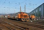 Siegen-Geisweid am 11.02.2012, Werksloks der Deutschen Edelstahlwerke (DEW), zuvor Krupp Edelstahlwerke S�dwestfalen beim rangieren: Links Lok 2 eine Mak G 500 C , Baujahr 1970, Fabr.-Nr.