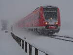 612 fährt bei heftigem Schneetreiben durch Bellenbergam 02.02.2015.