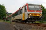   Der Dieseltriebzug 628 677-7 / 928 677-4 der Westerwaldbahn (WEBA) fährt am 20.07.2014 vom Haltepunkt Alsdorf, über den Bü Alsdorf, weiter in Richtung Daaden.