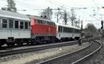 218 480-2 mit Nahverkehrszug im Schubbetrieb und angehängtem 628 in Ulm am 24.04.1998.