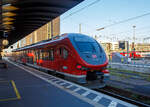 Der PESA LINK III - DB 633 002 / 933 002 / 633 502 (95 80 0633 002-0 D-DB / 95 80 0933 002-7 D-DB /  95 80 0633 502-9 D-DB) der DB Regio Mitte verlässt am Morgen des 07.09.2023 den Hauptbahnhof
