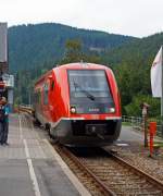   Der  Wal  641 020-2 der Oberwei�bacher Berg- und Schwarzatalbahn f�hrt am 24.08.2013 in den Bf Obstfelderschmiede, als RB 40  Schwarzatalbahn  (Katzh�tte - Obstfelderschmiede - Rottenbach).