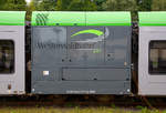   Das dieselelektrische Antriebsmodul (Antriebscontainer) 95 80 0646 417-5 D-WEBA, eines Stadler GTW 2/6 der Westerwaldbahn GmbH (WEBA)  Daadetalbahn , am 20.08.2017 im Bahnhof Betzdorf/Sieg