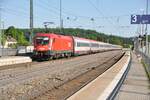 ÖBB 1116 127-2 und 1016 012-7 Schub mit EC Mozart in Amstetten am 25.05.2012.