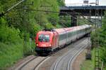 ÖBB 1016 035-6 und 1016 015 auf der Geislinger Steige am 22.05.2012.