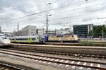 ICE 4 (9043) und 440 107 agilis und ZUG 111 223-4 (91 80 6 111 223-4 D-ZUG SMART Rail) mit Entlastungszug in Ulm am 20.08.2022.