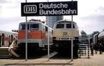111 111-1 und 218 453-9 bei der IVA in Hamburg im Oktober 1979.