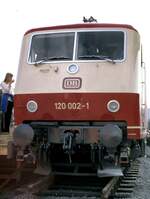 120 002-1 bei der IVA in Hamburg im Oktober 1979.