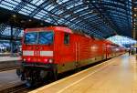   Die 143 114-7 (91 80 6143 114-7 D-DB) der DB Regio, ex DR 243 114-6, am 08.02.2016 beim Halt im Hauptbahnhof K�ln, mit dem RB 27  Rhein-Erft-Bahn  (M�nchengladbach - K�ln .