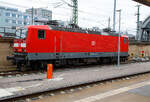 Die 143 883-7 (91 80 6143 883-7 D-DB) der DB Regio AG S�dost (S-Bahn Dresden) ist am 06.12.2022 im Hbf Dresden abgestellt.