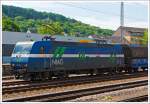 Die NIAG  14   (145 086-5 gemietet von MRCE Dispolok), ex SBB Cargo Re 481 004-0, ex MThB Re 486 654-7, fährt am 17.06.2013, mit einem Ganzzug Selbstentladewagen der Bauart Falns, durch den Hbf