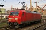 Am 30 April 2014 durchfahrt 145 070 Völklingen.