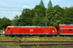 146 110-2 der DB am 25.05.2012 f�hrt in den Hbf Freiburg im Breisgau, sie schieb den RB nach Offenburg.