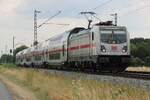 DBIC 147 572 zieht ein IC-2 durch Buldern am 16 Juli 2026.