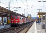   In Doppeltraktion fahren die 151 165-8 und ein weitere 151er der DB Schenker Rail Deutschland AG am 12.04.2014 mit einem Kohlezug (Ganzzug mit Wagen der Gattung Falns) durch den Bahnhof Neuwied in
