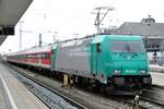 185 616-0 mit Nahverkehrszugwagen in Nürnberg am 04.04.2011.