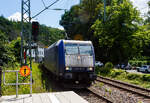 Die 185 502 (91 80 6185 502-2 D-BRLL), ex 185-CL 002 der Beacon Rail Leasing S.� r.l. (Luxembourg) f�hrt am 09 Juni 2026 mit einem KLV-Zug durch den Bahnhof Kirchen/Sieg in Richtung Siegen. 

Die TRAXX F140 AC1 wurde 2001 bei Bombardier in Kassel unter der Fabriknummer 33452 gebaut.