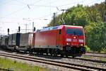 185 401-4 mit Sattelaufliegerzug in Westerstetten am 06.05.2011.