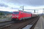 DB cargo 189 005 zieht ein Stahlzug aus Deçin hl.n.
