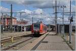 Der DB 426 510-4 ist von Schaffhausen kommend in Singen angekommen. Zum Fahrplanwechsel im Dezember mussten die DB ET 426 den Thurbo GTW RABe 526 Platz machen, welche sie von vor zwei Jahren verdrängt hatten.
Konkurrenz belebt das Geschäft sagt man, aber solche häufigen Wechsel sind ganz sicher nicht im Interesse der Reisenden.

19. Sept. 2022
