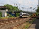 ET 22 003(2-teiliger Stadler Flirt) der Abellio Rail NRW f�hrt am 04.06.2011 kurz vor dem Bf Kreuztal.