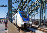   Zwei gekuppelte Bombardier Talent 2 der National Express fahren am 21.04.2019 als RB 48  Rhein-Wupper-Bahn  in Köln über die Hohenzollernbrücke, in Richtung Wuppertal-Oberbarmen.