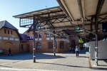 Das Empfangsgeb�ude vom Bahnhof Warnem�nde am 15 Mai 2022.
