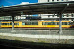 Der Zweisystem-Stadtbahn-Triebzug KVV / AVG 918 ein dreiteiliger Gelenktriebwagen Typ  Karlsruhe  bzw.